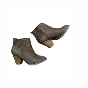 Streetwear Society Taupe Tan Faux Suede Booties Riding Heel Cowgirl - Size US 7